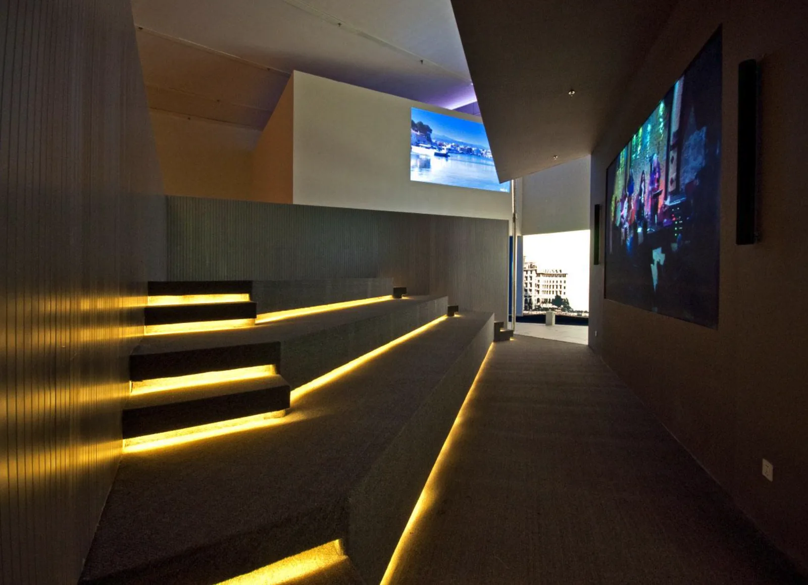 Seating steps and screens