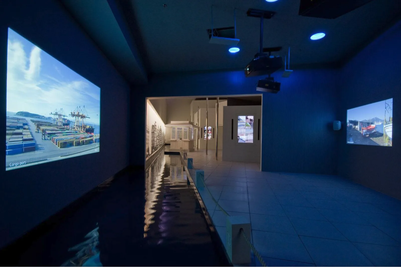 Water channel between projection screens